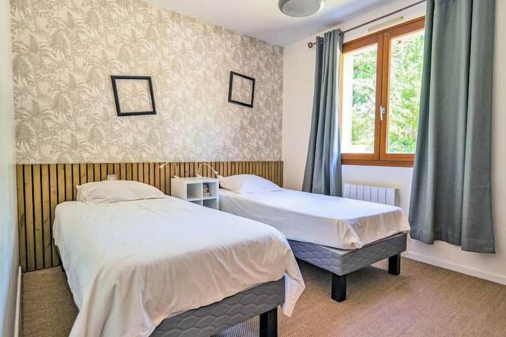 Location de vacances pour 6 personnes, avec terrasse ainsi que jardin et piscine à Dausse - 4
