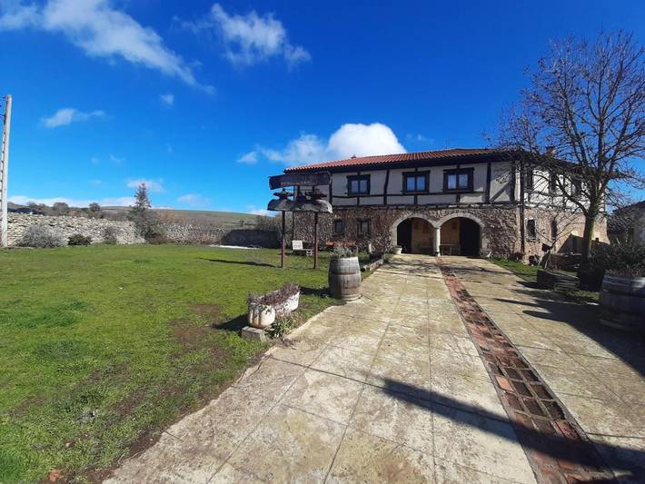 Casa rural para 17 personas, con piscina además de vistas y jardín, Se admiten mascotas en Álava - 3