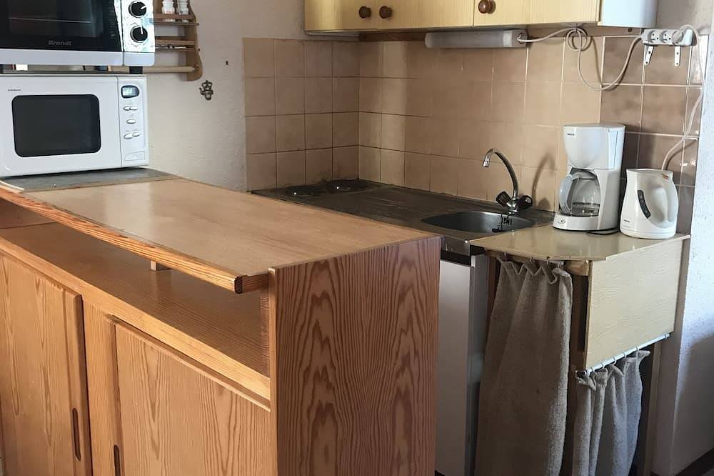Apartamento entero, Altos Pirineos Studio, edificio tranquilo, aparcamiento privado, cerca del centro in Luz-Saint-Sauveur, Parque nacional de los Pirineos
