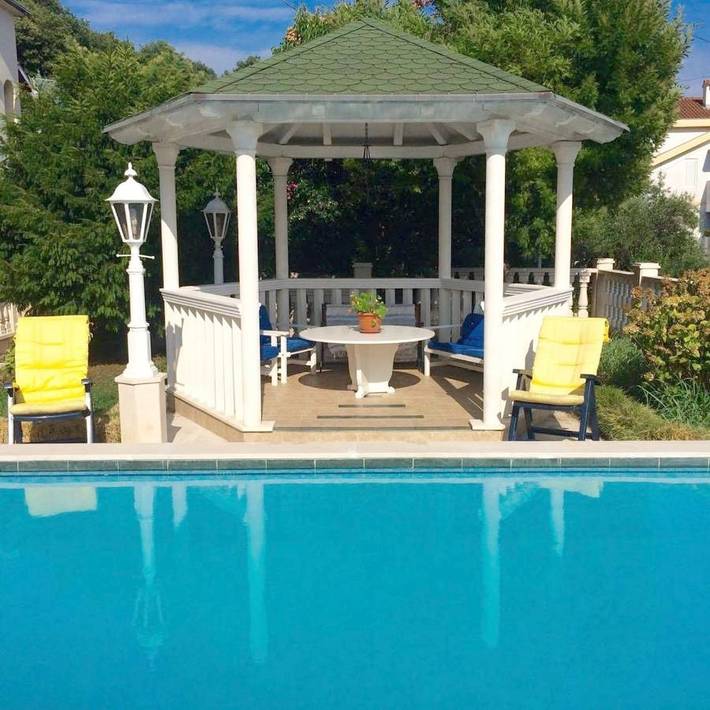 Maison d’hôte pour 2 personnes, avec Balcon et Terrasse ainsi que Jardin et Piscine