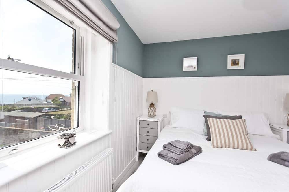 Bournecoast: Modern house with sea views - garden - parking - near beach in Bournemouth, Südwestengland