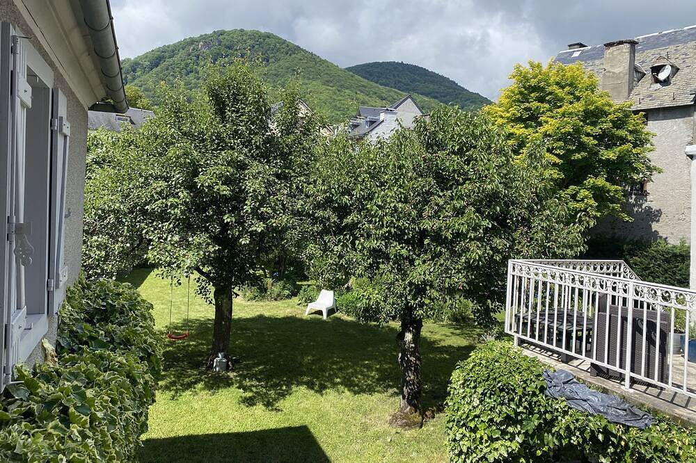 A 20 mn des Pistes Maison de Ville Avec Jardin in Arreau, Pyrénées