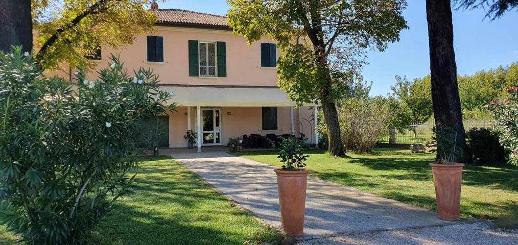 Chambre d’hôte pour 3 personnes, avec vue et jardin