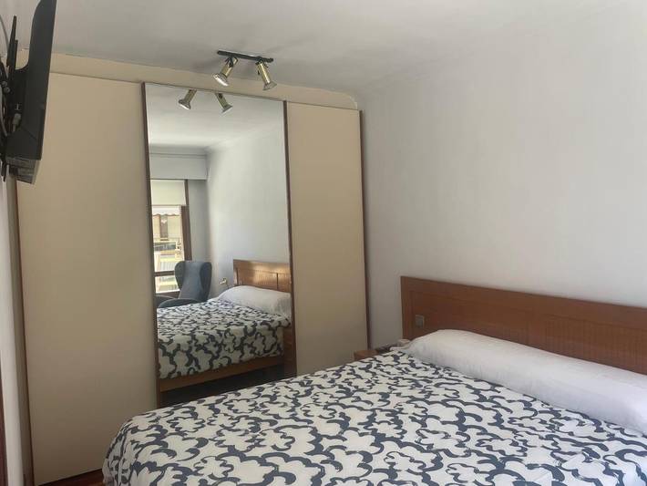 Apartamento para 6 personas, con vistas además de piscina y terraza en Laredo