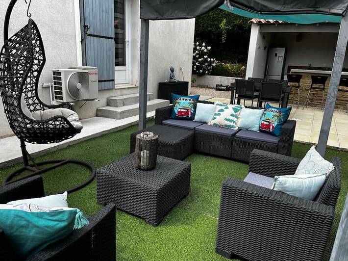 Location de vacances pour 5 personnes, avec terrasse ainsi que jardin et piscine à Saint-Zacharie - 2