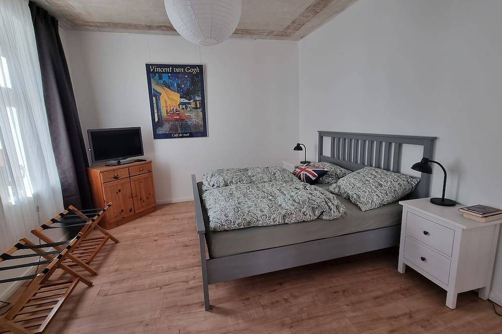 Ganze Wohnung, Direkt an der Dresdner Heide gelegen: 56 m² Ferienwohnung in Dresden-Klotzsche in Klotzsche, Dresden