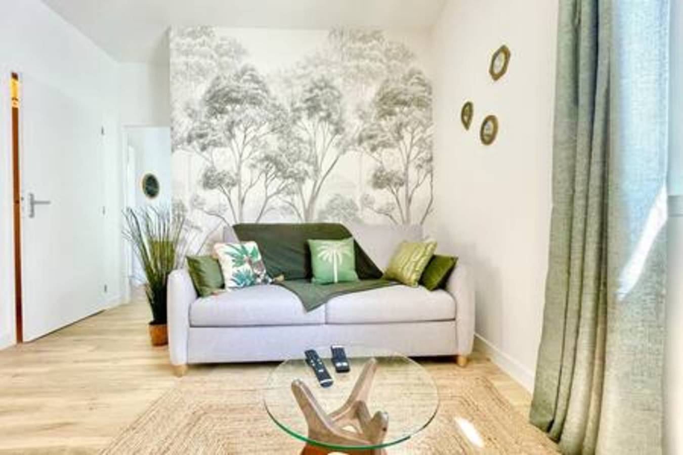 Apartamento entero, The Wild I Close to downtown and the beach  in Saint-Nazaire, Côte de Jade