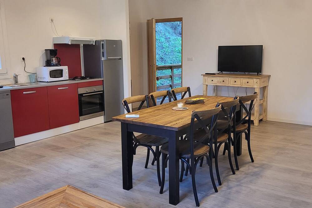 Large villa in the center of Porticcio near the sea in Porticcio, Grosseto-Prugna