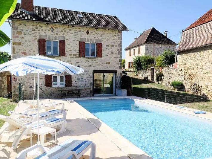 Maison de vacances pour 5 personnes, avec jardin et piscine à Loubressac
