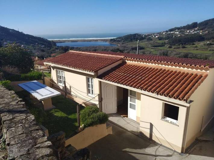 Location de vacances pour 4 personnes, avec jardin ainsi que vue sur le lac et vue à Ferrol