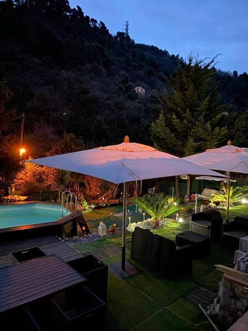 Ferienhaus für 4 Personen, mit Whirlpool und Terrasse sowie Garten und Pool