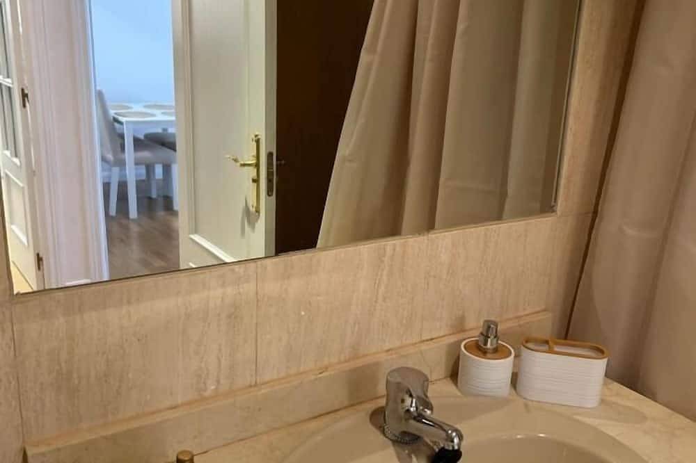 Entire apartment, Las Tablas - 1 Bedroom with sofa bed and terrace in Fuencarral-El Pardo, Madrid