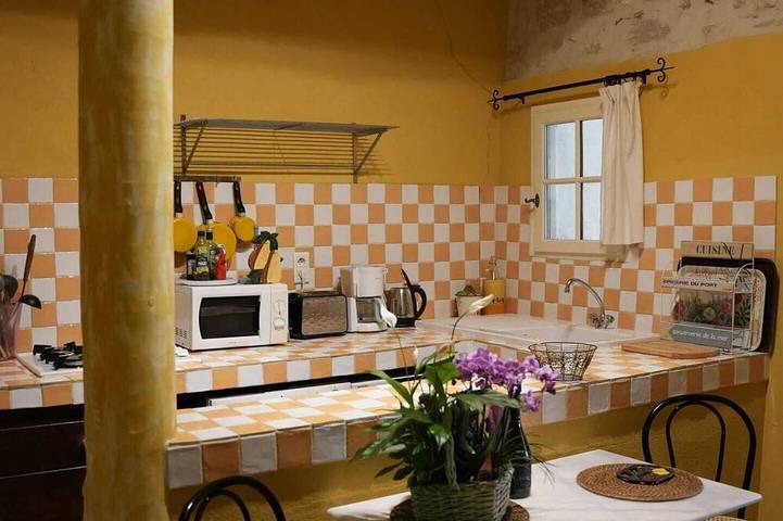 Gîte pour 3 personnes, avec Terrasse ainsi que Jardin et Piscine dans Albaron