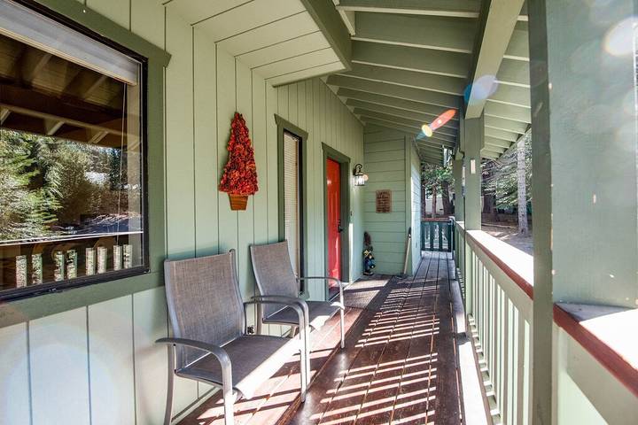 Log cabin for 10 people, with terrace in Shaver Lake