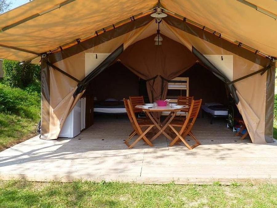 Flower Camping de la Corniche - Bungalow de lona 5 personas - Bungalow de lona estándar 24m² - 2 habitaciones, sin sanitarios + terraza cubierta in Urrugne, Region de Bayona