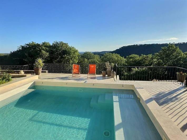 Location de vacances pour 6 personnes, avec jacuzzi ainsi que jardin et piscine à Cornillon-Confoux - 2