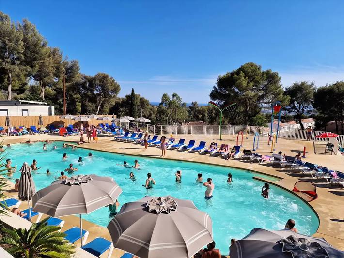 Camping per 4 persone, con Terrazza e Piscina a Cassis