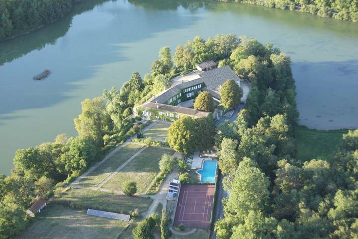 Hôtel pour 3 personnes, avec vue ainsi que piscine et jardin