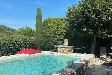 Gîte pour 4 personnes, avec piscine à Entrechaux
