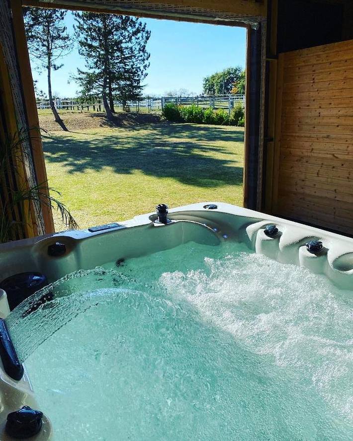 Maison d’hôte pour 2 personnes, avec piscine et jacuzzi ainsi que sauna et jardin à Oyré