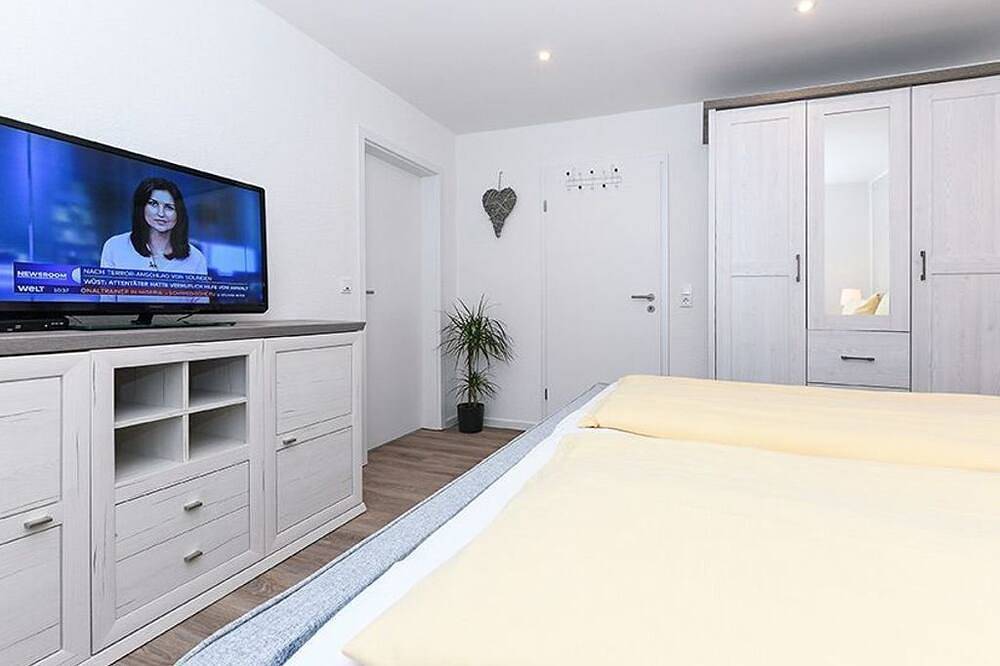 Ganze Wohnung, Ferienwohnung Kastanie - Haus Baumkrone in Groß Holum, Neuharlingersiel
