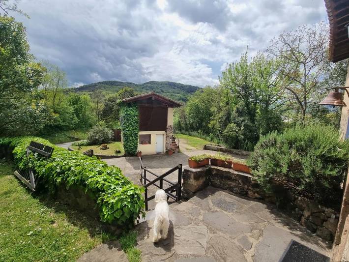Casa rural para 4 personas, con jardín y piscina para niños además de vistas y piscina, Se admiten mascotas en Cataluña - 2