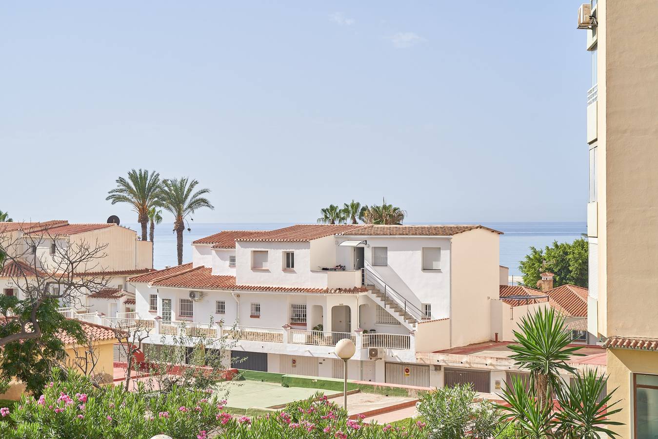 Apartamento inteiro, Apartamento Familiar Torrox A65 com vista mar, terraço privado e Wi-Fi in Torrox Costa, Torrox