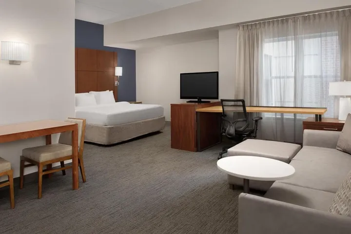 Hotel para 3 personas, con piscina y terraza - 1