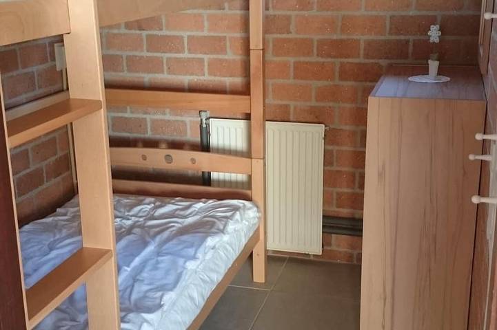 Bungalow + bote de remos + internet - justo en el agua en una posición perfecta y tranquila orientada al sur in Mar del Norte Holanda