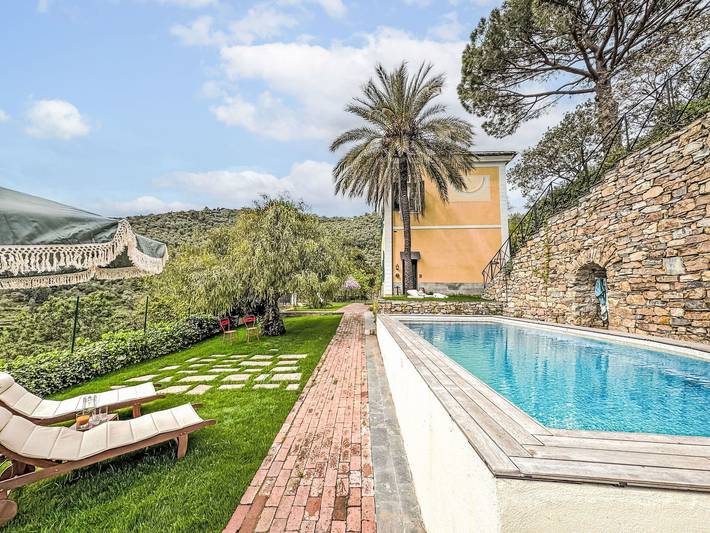 Agriturismo con piscina per 8 persone, con giardino in Liguria