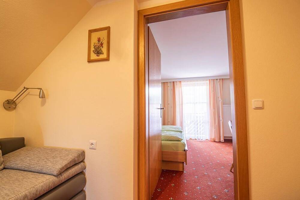 Vierbettzimmer mit Dusche, Wc - Pension Moosgierler in Edlbach, Kirchdorf an der Krems (Bezirk)