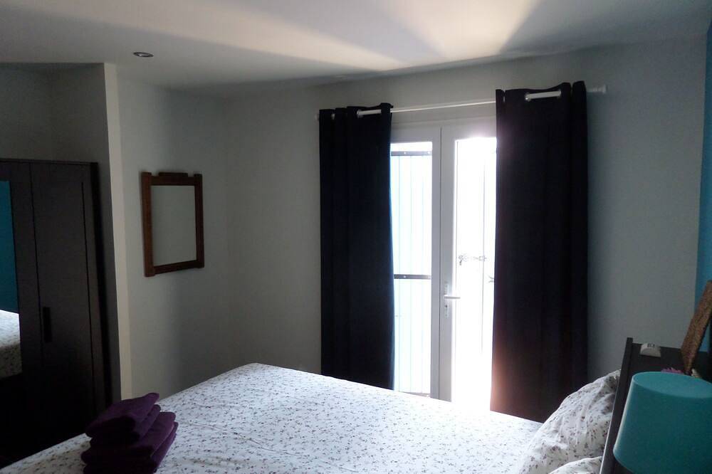 Villa Loregano Provence Gorges Verdon,  heated pool -airco , wifi  ,14 people. in Allemagne-en-Provence, Verdon Regional Natural Park