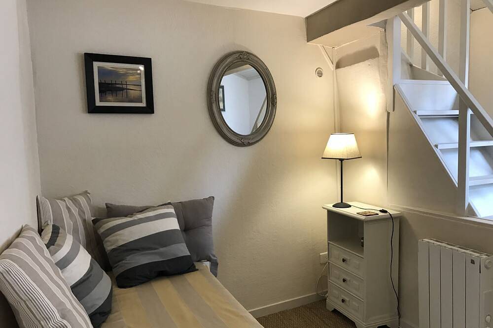 Romantic Cottage, secret Roof garden & Patio. Aircon. In Village centre Nr Sea. in Peyriac-de-Mer, Côte d'Améthyste