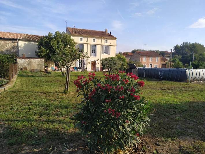 Chambre d’hôte pour 4 personnes, avec jardin et piscine ainsi que vue et terrasse à Pierrerue