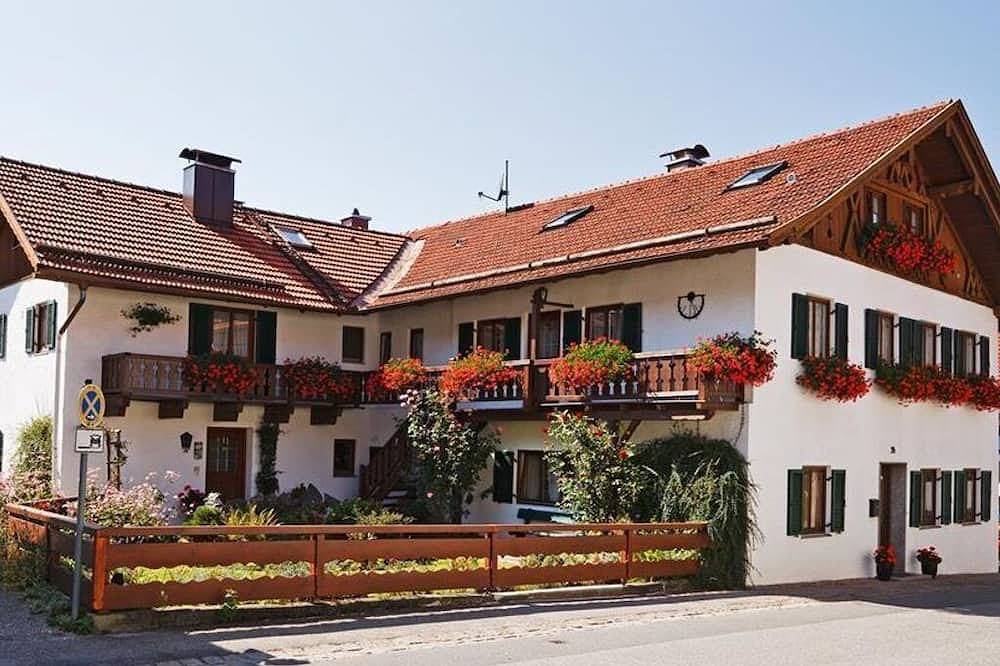 Ganze Wohnung, Haus Thaler - Ferienwohnung Nr. 1 in Bad Bayersoien, Romantische Straße