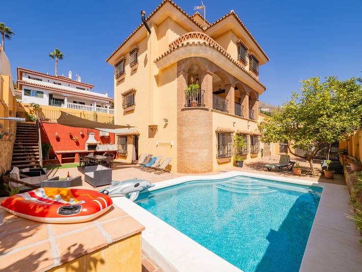 Villa for 12 people in Benalmádena