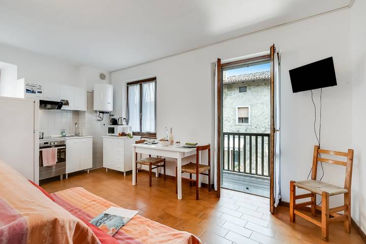 Ferienwohnung für 4 Personen, mit Balkon und Seeblick in Tenno