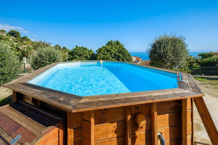 Location de vacances pour 7 personnes, avec jardin ainsi que terrasse et piscine à Beausoleil - 2