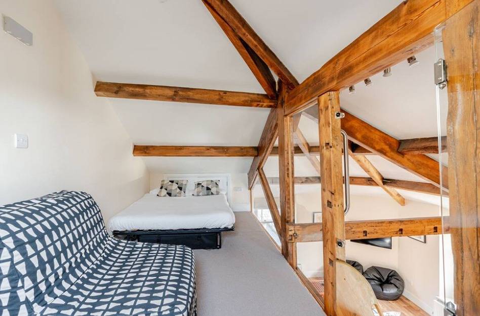 Entire holiday apartment, Sedbergh Penthouse - Kingbed - Tv - Wifi in Sedbergh, Yorkshire Dales National Park