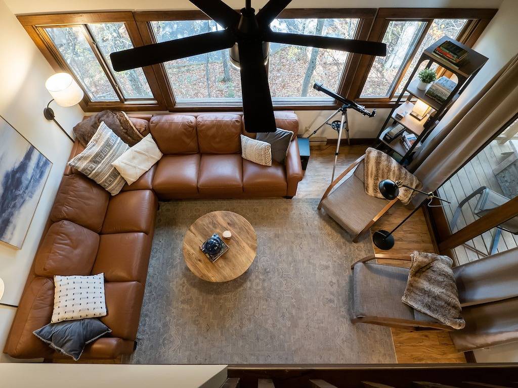 Modern Luxe Treetop Retreat-Hot Tub, Gas Fire Pit, Steps to Ski! Guest Favorite! in Wintergreen, Nelson County