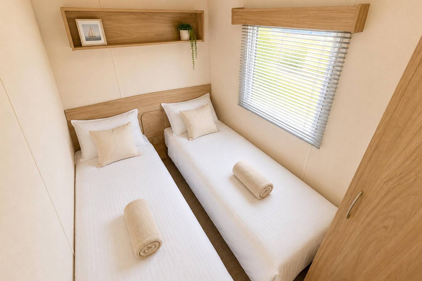 Billing Aquadrome Holiday Park, 2-bed Caravan in Northampton, Northamptonshire