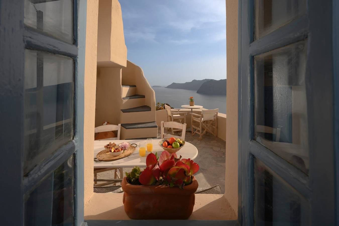 Extraordinary Santorini Villa | 2 Bedrooms | Villa Rin | Breathtaking Caldera View and Outdoor Hot Tub | Oia in Ormos Ammoudiou, Oia