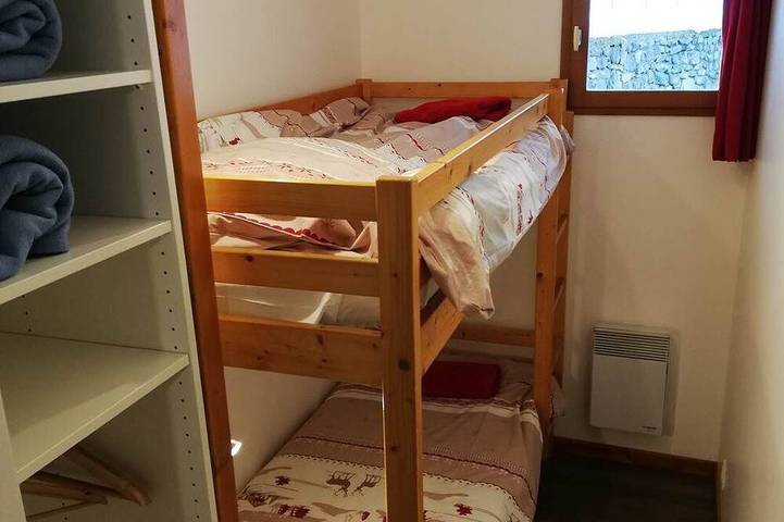 Entire apartment, Gîte 1- 8 persons- 4 bedrooms- Covered terrace in Valmeinier, Saint-Jean-de-Maurienne region