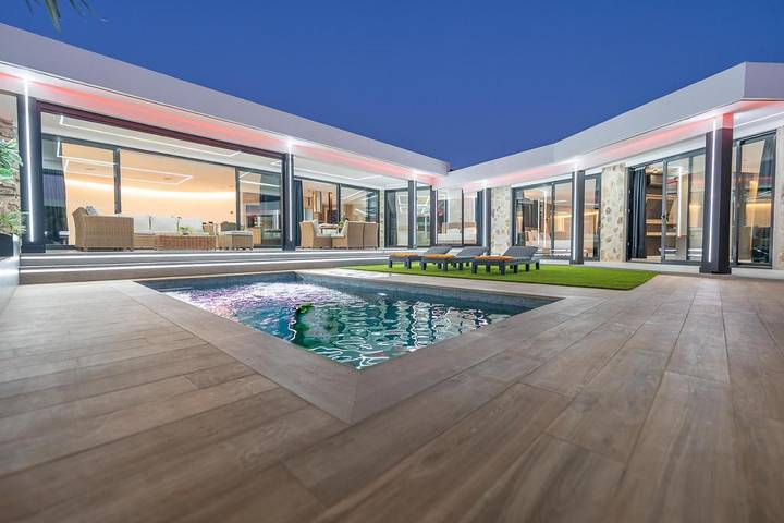 Chalet para 8 personas, con terraza además de vistas y piscina en Pueblo de Tauro