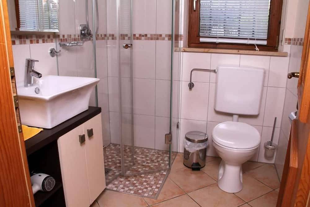 Ganze Wohnung, Ferienwohnung bis 4 Personen, Terrasse, 55 qm in Tachinger See, Taching am See