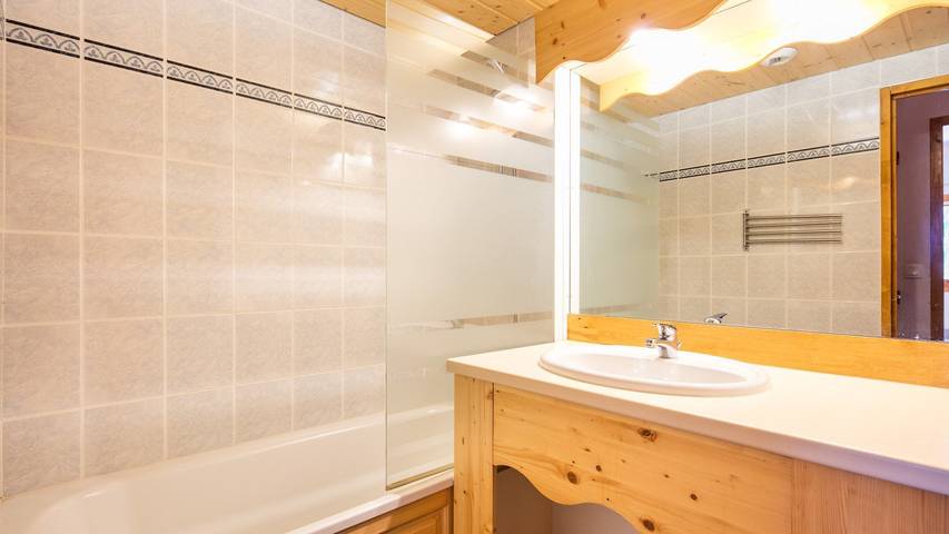 Gîte pour 4 personnes, avec Piscine et Sauna dans Valfréjus - 3
