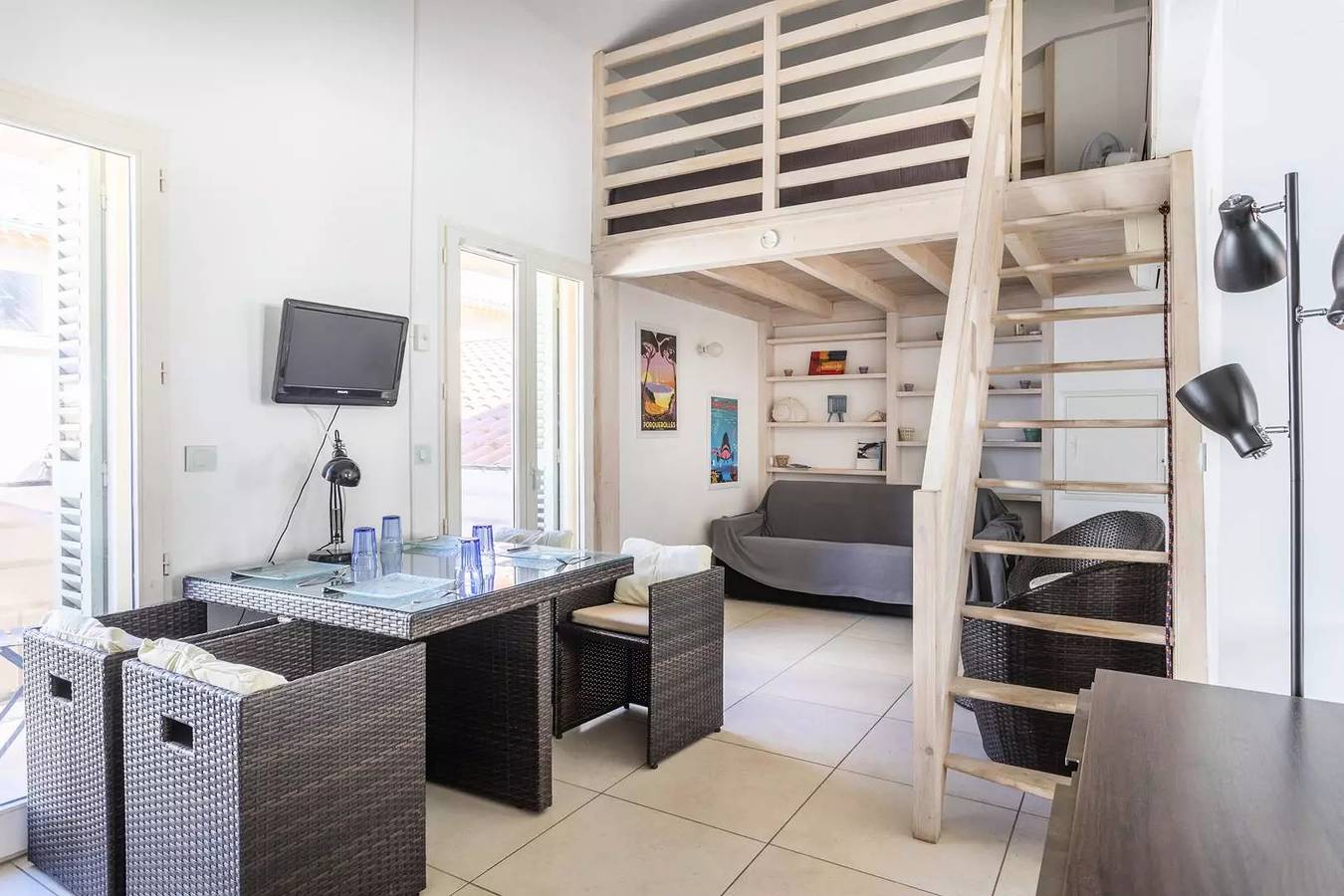 Monolocale intero, Appartamento mezzanino sul posto di braccia 100 m dal mare in Hyeres, Porquerolles