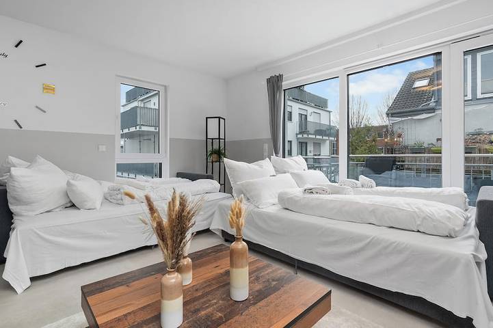 Ganze Wohnung, Design luxuriös, 14 min Köln (Bahn), super Komfort, Vollausstattung, 3 x 55" TV in Hürth, Rhein-Erft-Kreis