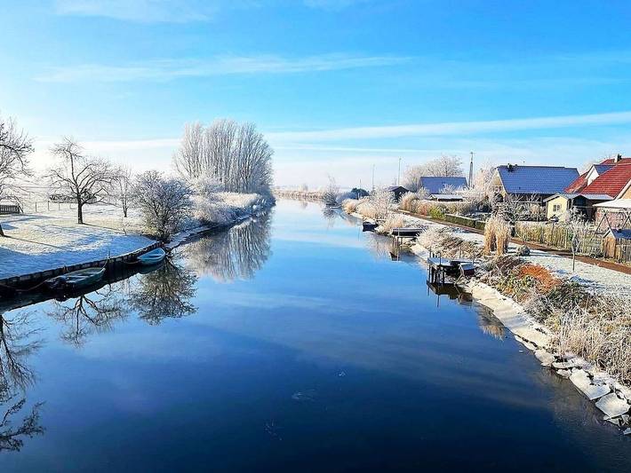 Ferienhaus für 6 Personen, mit Garten und Sauna sowie Terrasse und Seeblick in Ditzum