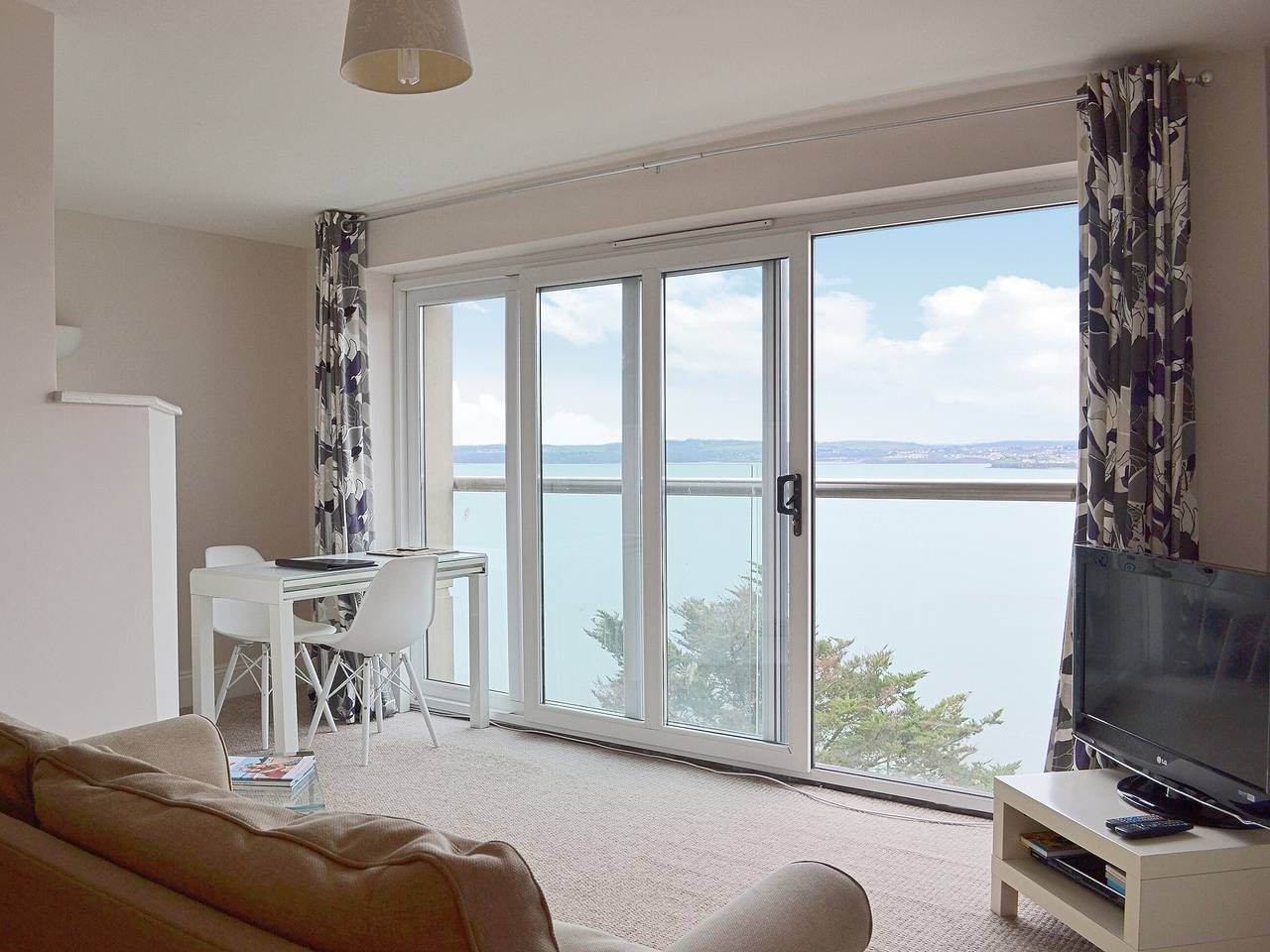 Log Cabin for 3 People in Torquay, Torbay